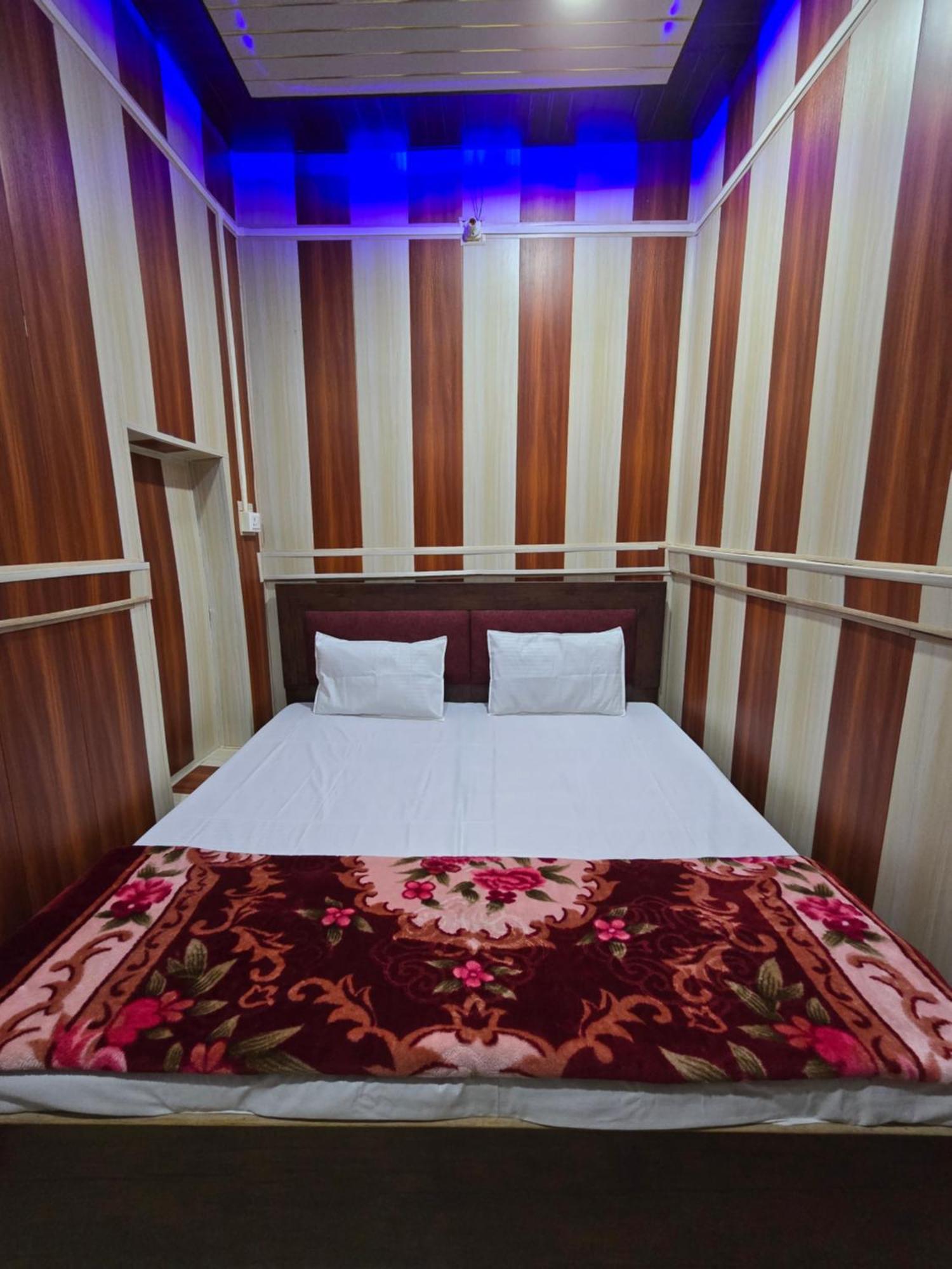 Ramlala Paying Guest House Stay Just 100M From Saryu Ghat, Ayodhya ภายนอก รูปภาพ