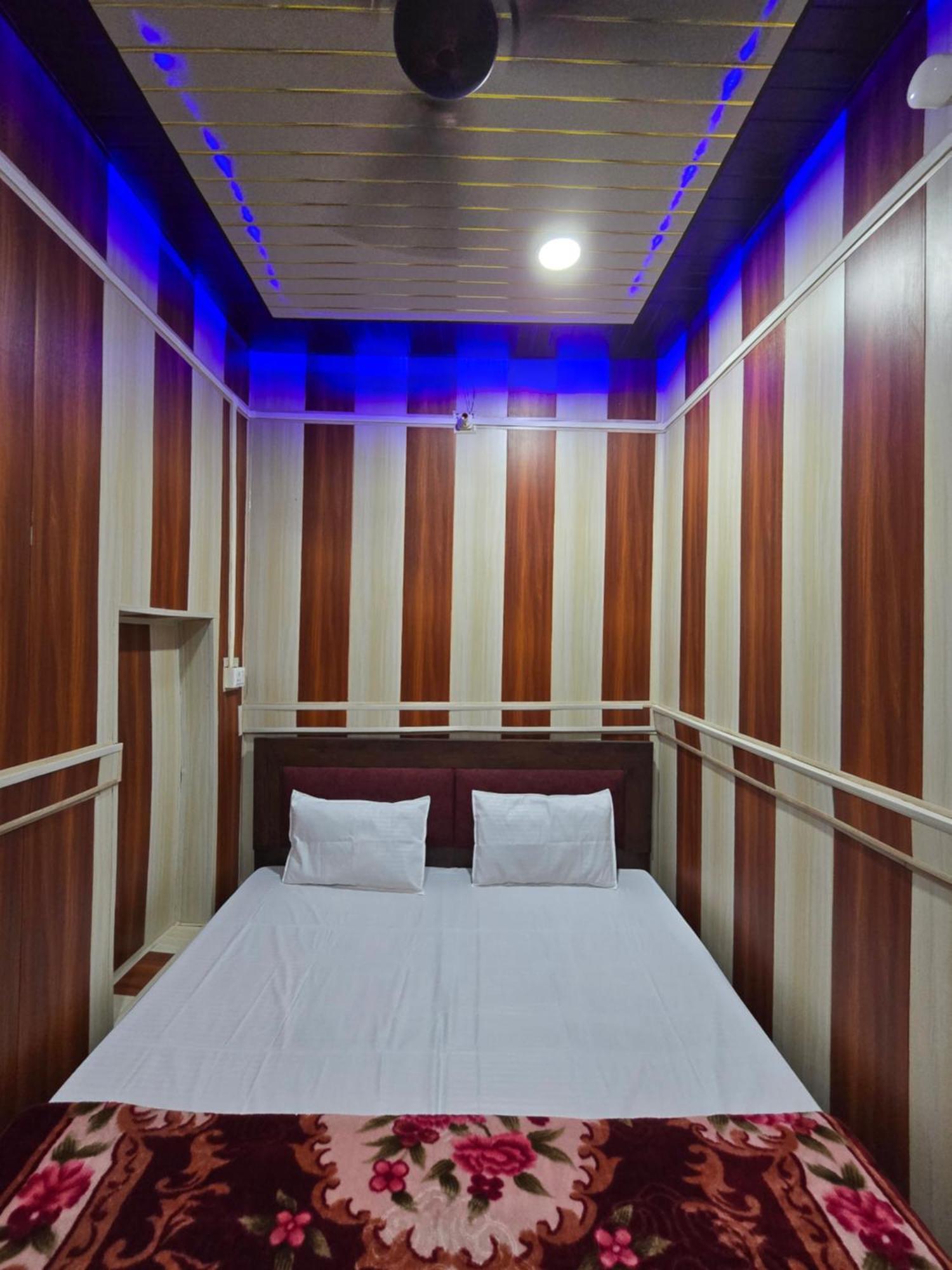 Ramlala Paying Guest House Stay Just 100M From Saryu Ghat, Ayodhya ภายนอก รูปภาพ