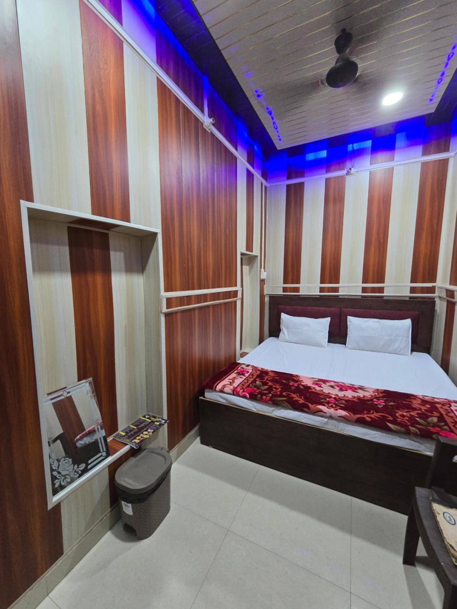 Ramlala Paying Guest House Stay Just 100M From Saryu Ghat, Ayodhya ภายนอก รูปภาพ
