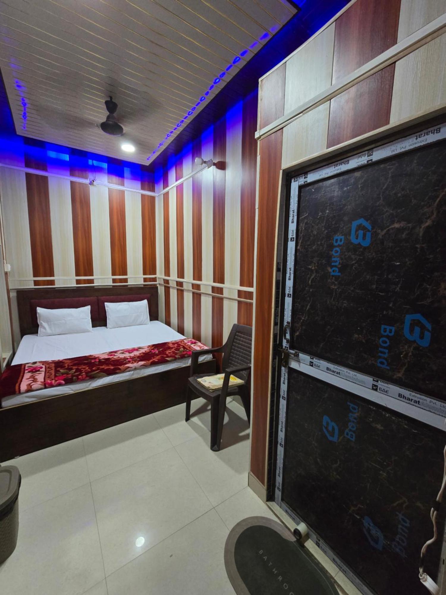 Ramlala Paying Guest House Stay Just 100M From Saryu Ghat, Ayodhya ภายนอก รูปภาพ