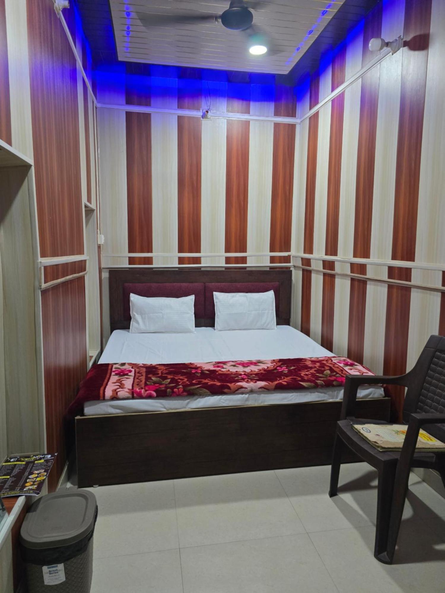 Ramlala Paying Guest House Stay Just 100M From Saryu Ghat, Ayodhya ภายนอก รูปภาพ