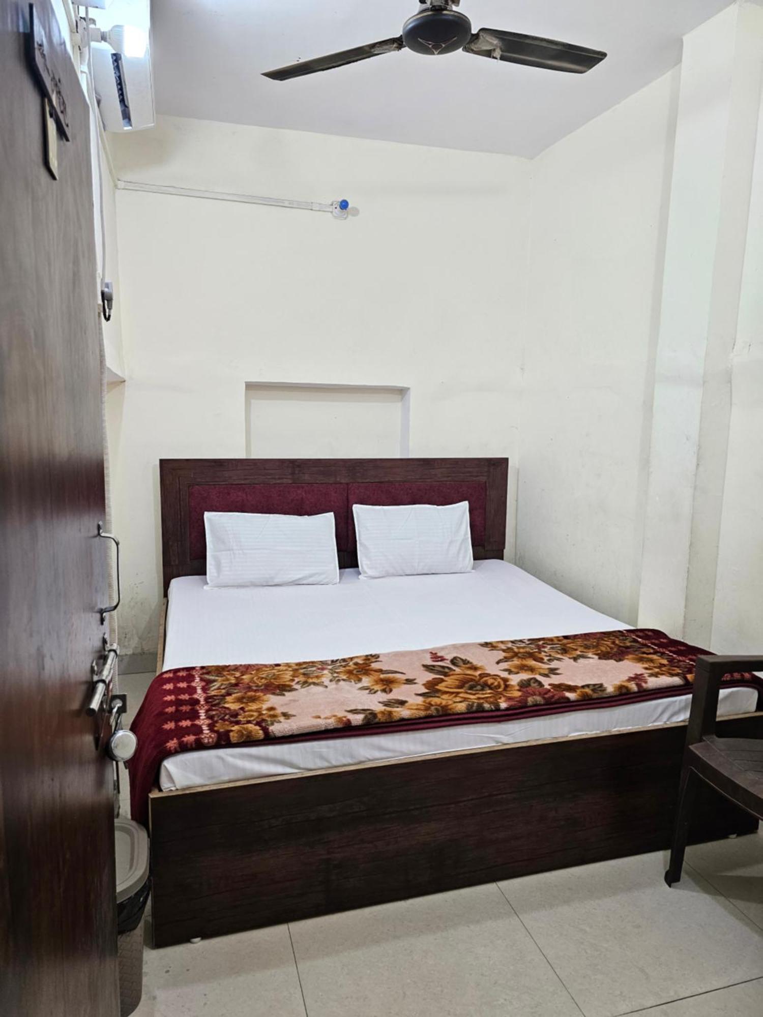 Ramlala Paying Guest House Stay Just 100M From Saryu Ghat, Ayodhya ภายนอก รูปภาพ